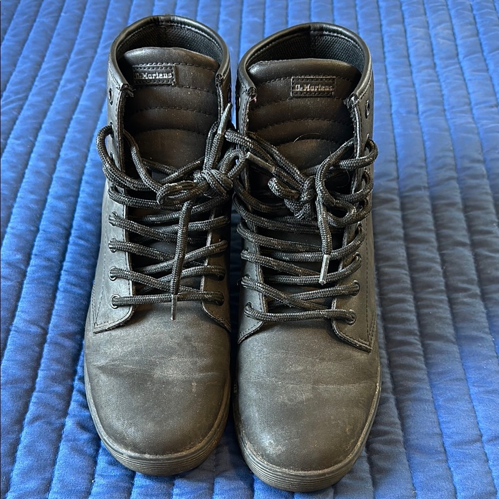 Dr. Martens high top boots Women’s 9